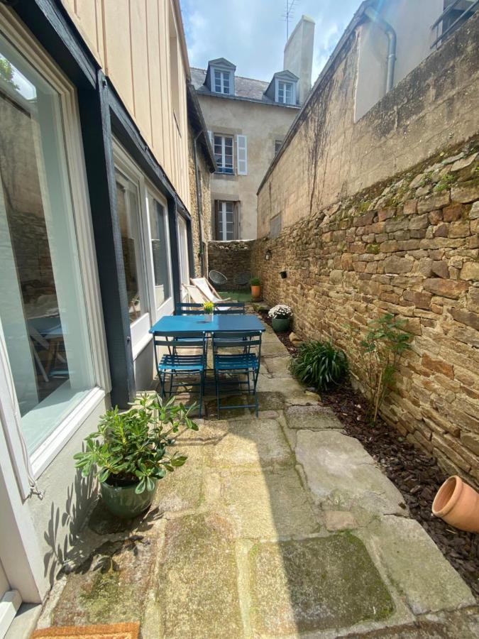 Ty Guenhael Petite Maisonnette Avec Exterieur Intra-muros Proche Port De